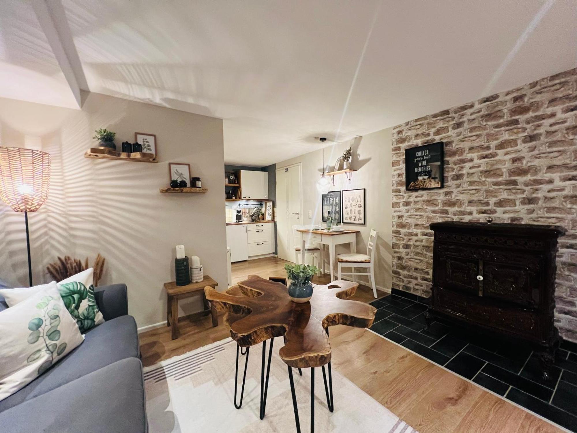 Ferienwohnung Palatina Heuchelheim-Klingen エクステリア 写真