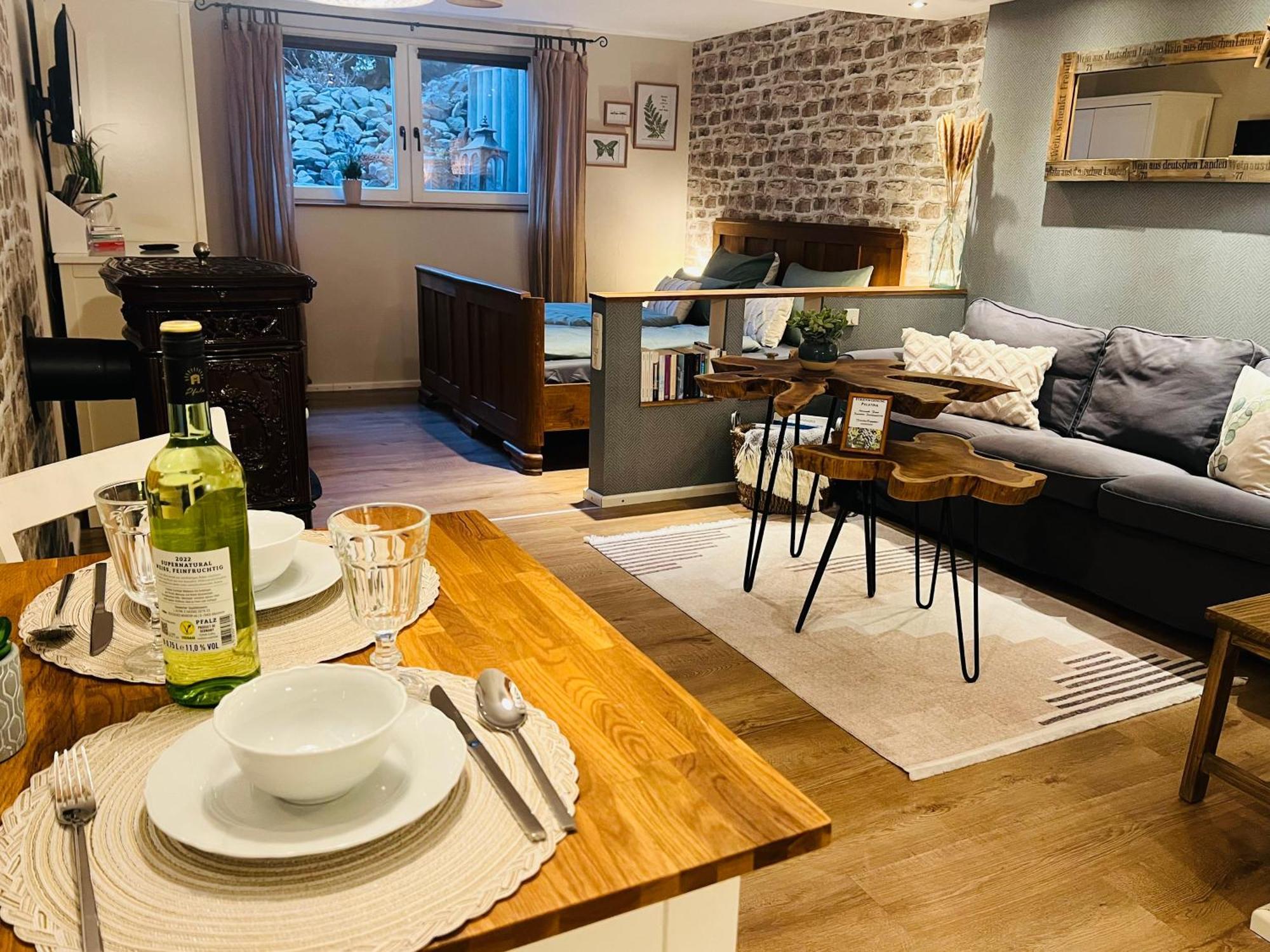 Ferienwohnung Palatina Heuchelheim-Klingen エクステリア 写真